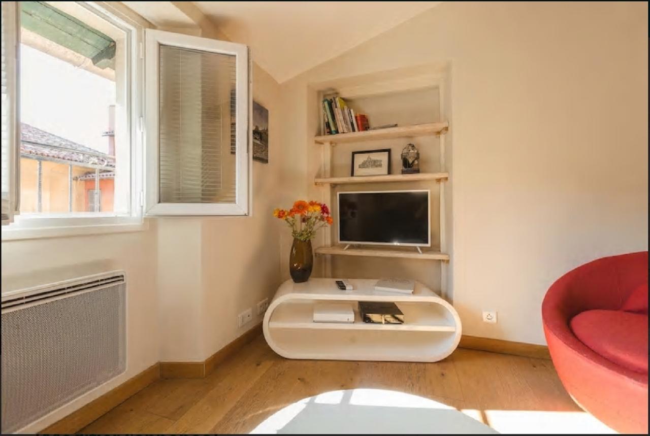Appartamento Renting - Colonna - Place In Old Town